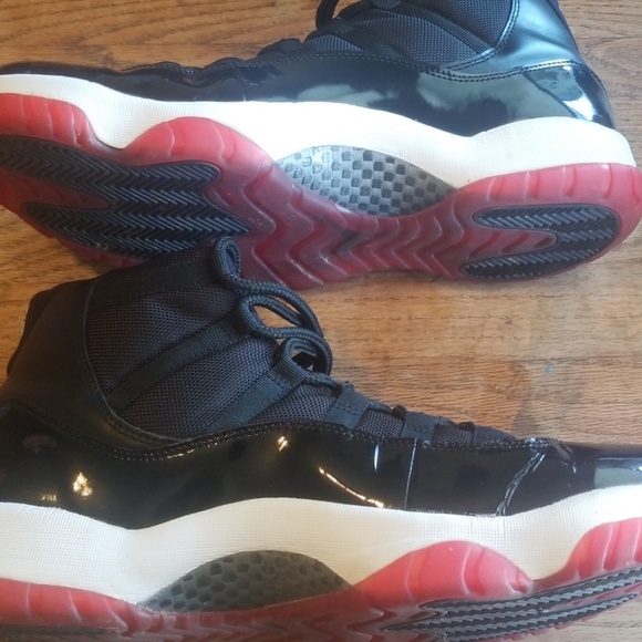 Jordan 11 breds - Picture 4 of 8